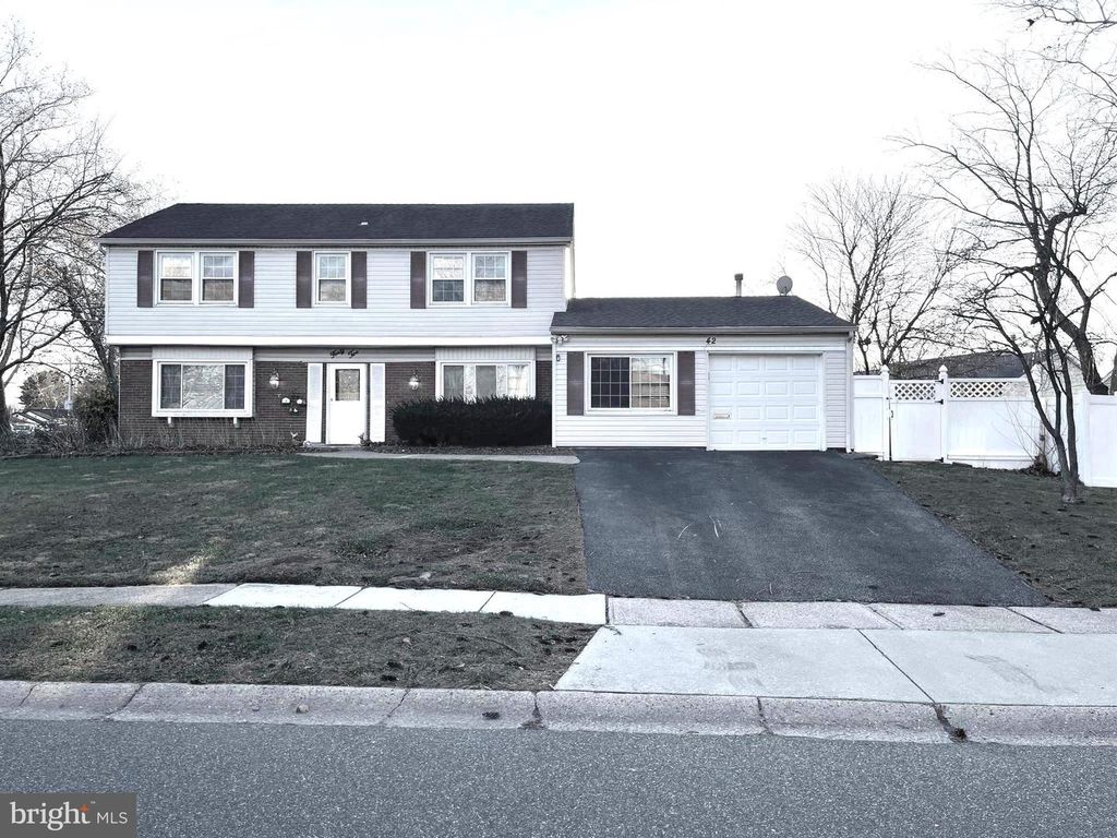 42 GENESEE LN, Willingboro, NJ 08046