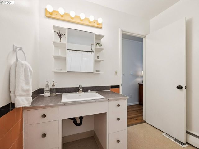 3332 Se 9TH Ave, Portland, OR 97202