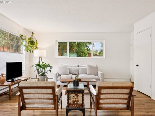 3332 Se 9TH Ave, Portland, OR 97202