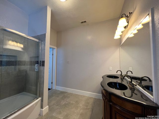 1011 Dawson St, San Antonio, TX 78202