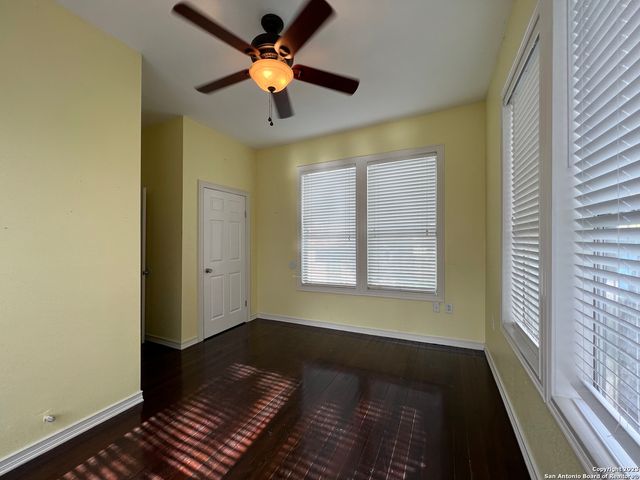 1011 Dawson St, San Antonio, TX 78202