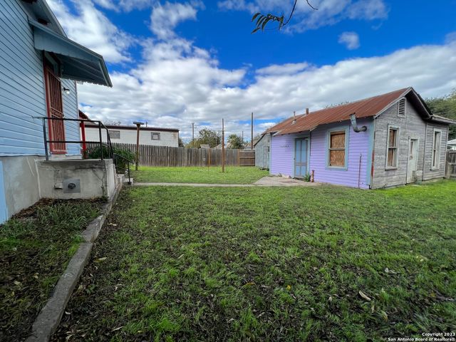 1011 Dawson St, San Antonio, TX 78202
