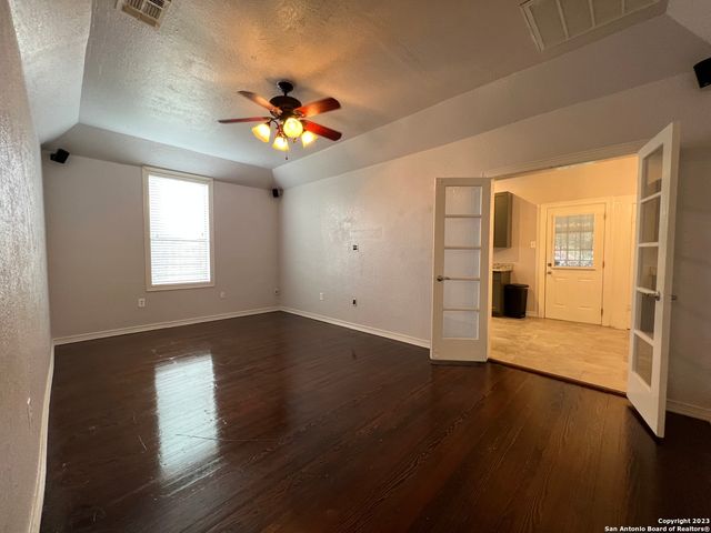 1011 Dawson St, San Antonio, TX 78202