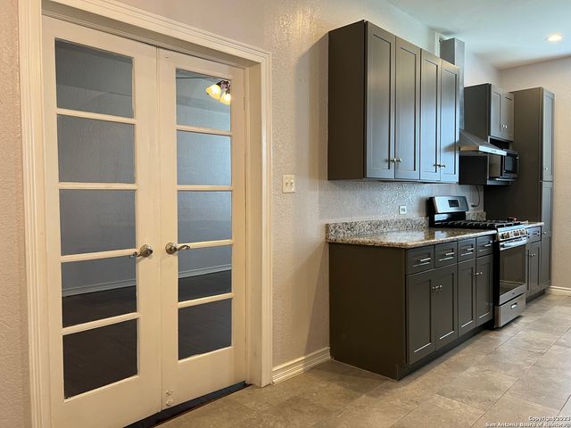 1011 Dawson St, San Antonio, TX 78202