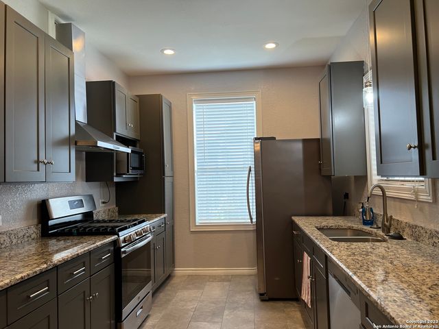 1011 Dawson St, San Antonio, TX 78202