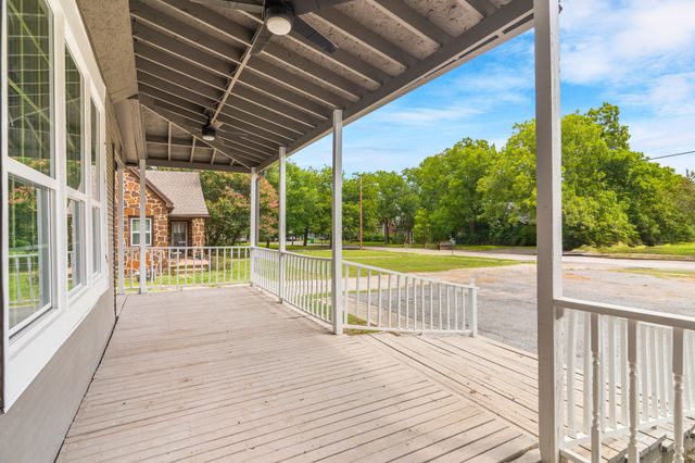 1315 E Pecan Street, Gainesville, TX 76240