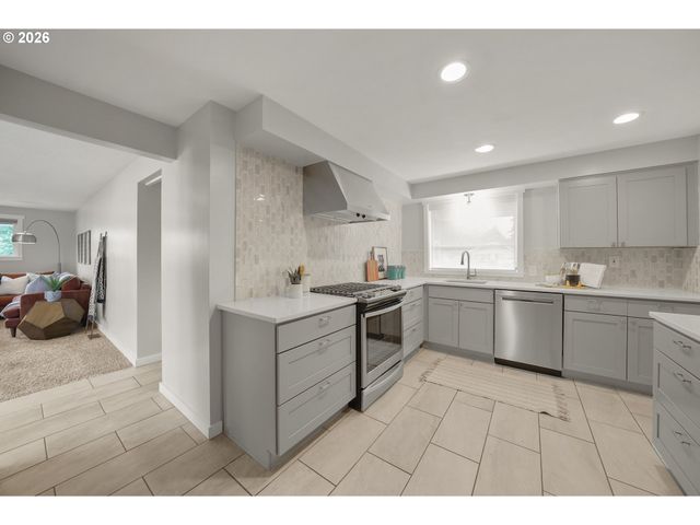 2021 Ne 144TH Ave, Portland, OR 97230