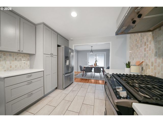 2021 Ne 144TH Ave, Portland, OR 97230