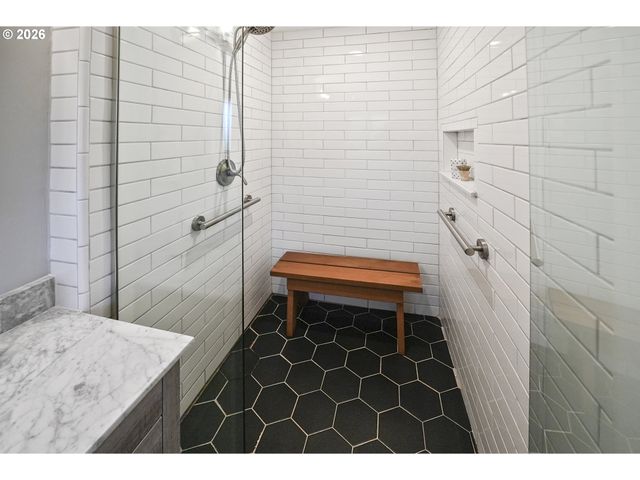2021 Ne 144TH Ave, Portland, OR 97230