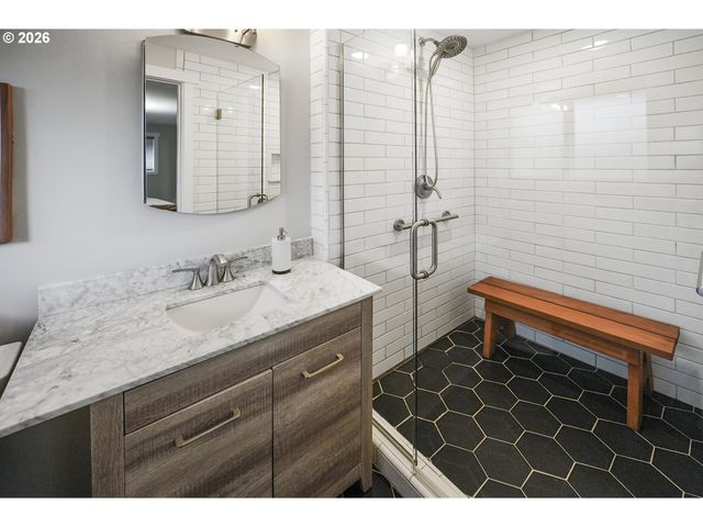 2021 Ne 144TH Ave, Portland, OR 97230