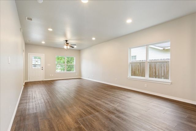 3525 N 24th Street, Waco, TX 76708