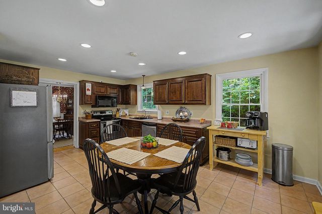 711 AMBLESIDE DR, Wilmington, DE 19808