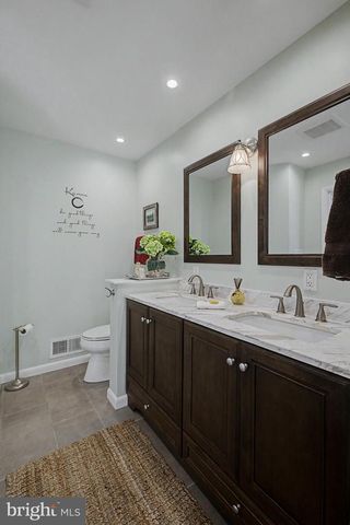 711 AMBLESIDE DR, Wilmington, DE 19808