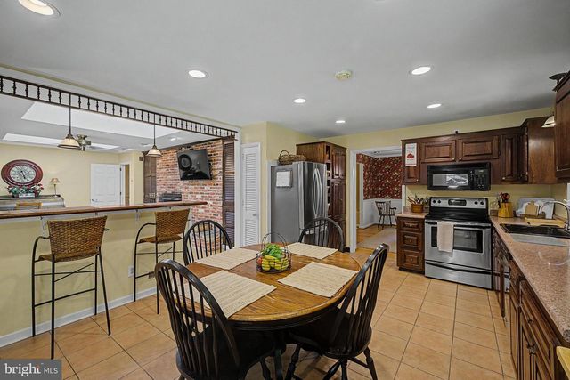 711 AMBLESIDE DR, Wilmington, DE 19808