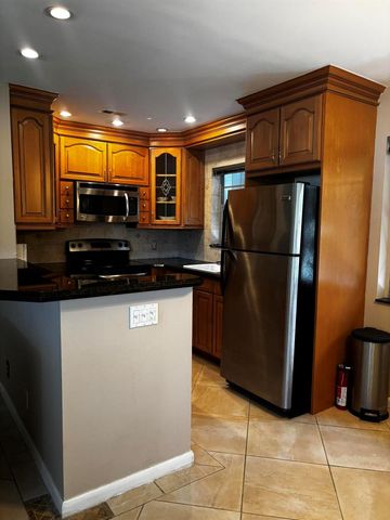 13 CHATHAM A, West Palm Beach, FL 33417
