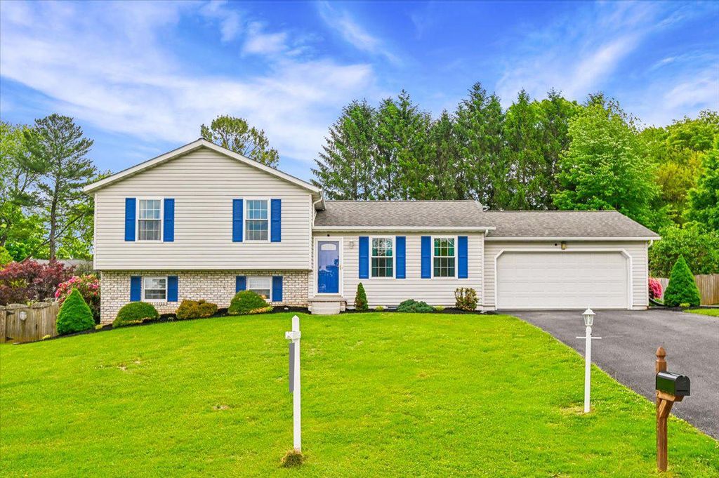 Image 1 of property listing at 2813 BROUGHAM CT, Manchester, MD 21102