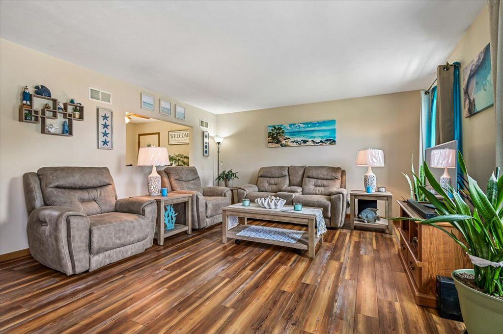 Image 4 of property listing at 2813 BROUGHAM CT, Manchester, MD 21102