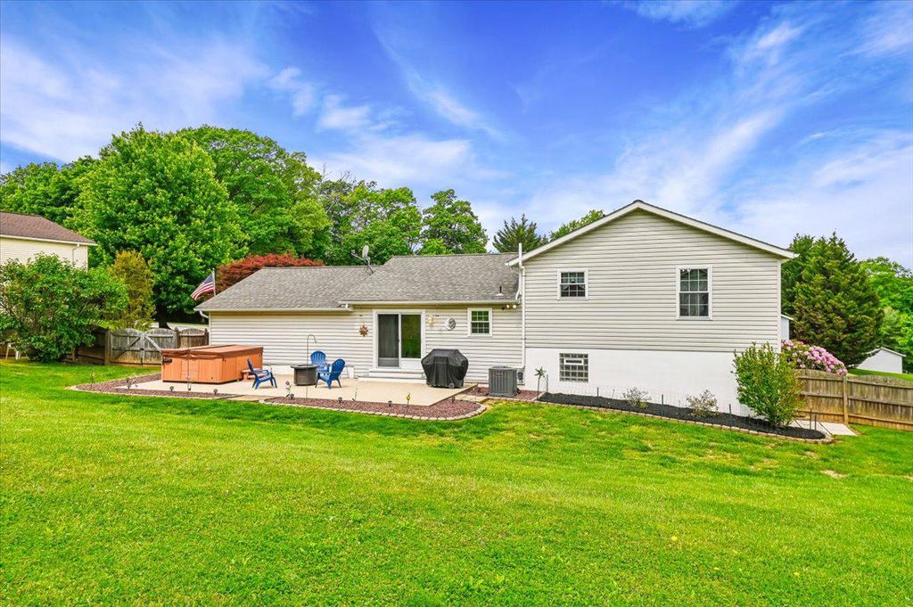 Image 35 of property listing at 2813 BROUGHAM CT, Manchester, MD 21102
