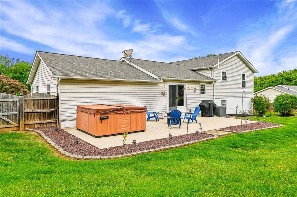 Image 38 of property listing at 2813 BROUGHAM CT, Manchester, MD 21102