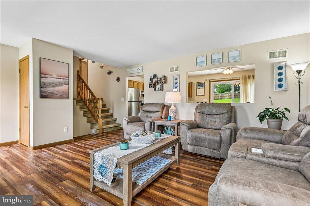 Image 6 of property listing at 2813 BROUGHAM CT, Manchester, MD 21102