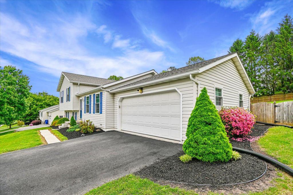 Image 53 of property listing at 2813 BROUGHAM CT, Manchester, MD 21102