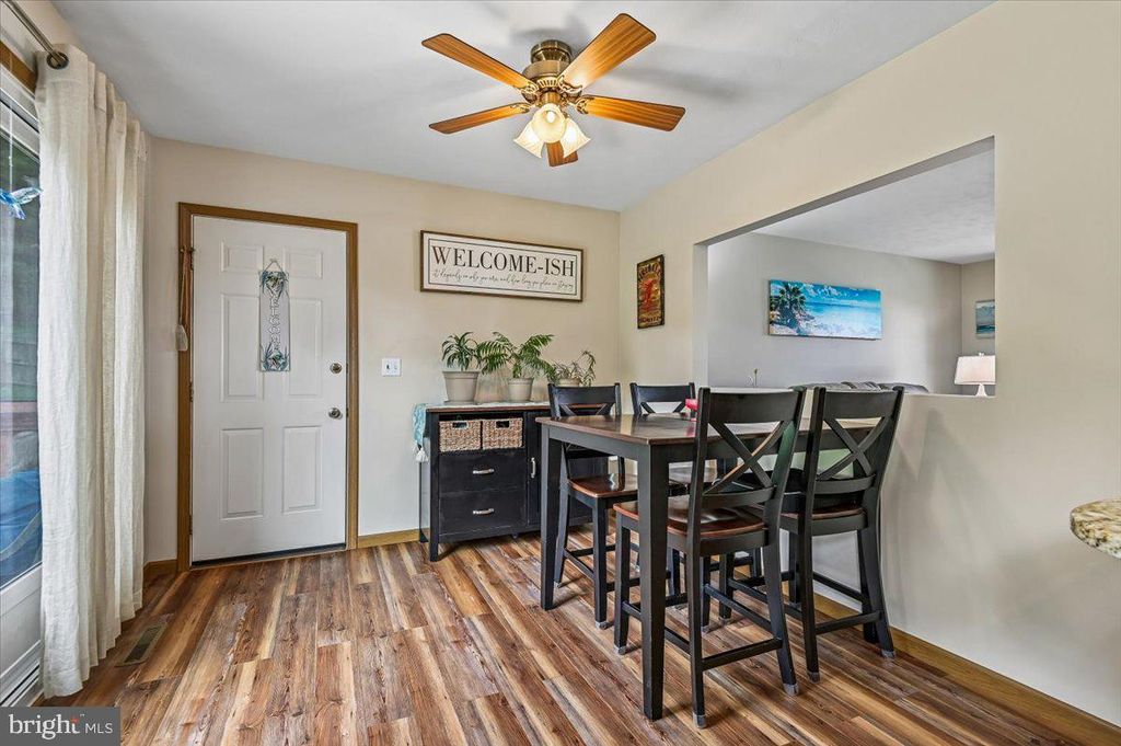 Image 9 of property listing at 2813 BROUGHAM CT, Manchester, MD 21102
