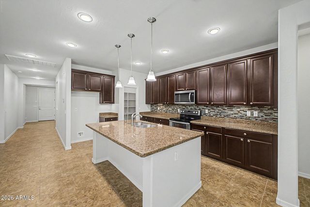 1447 E WARBLER Road, Gilbert, AZ 85297