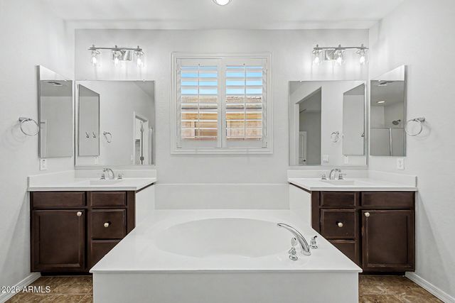 1447 E WARBLER Road, Gilbert, AZ 85297
