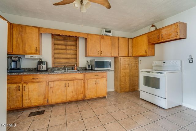 462 Red Cedar Branch Road, Kingsport, TN 37664