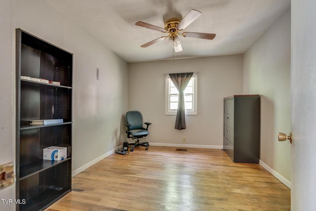 462 Red Cedar Branch Road, Kingsport, TN 37664