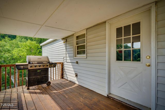 462 Red Cedar Branch Road, Kingsport, TN 37664