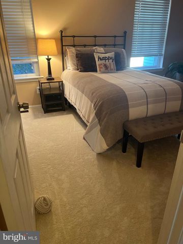 33 GREENRIDGE CIR, Newtown, PA 18940