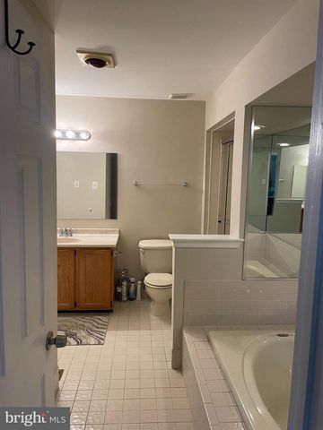 33 GREENRIDGE CIR, Newtown, PA 18940