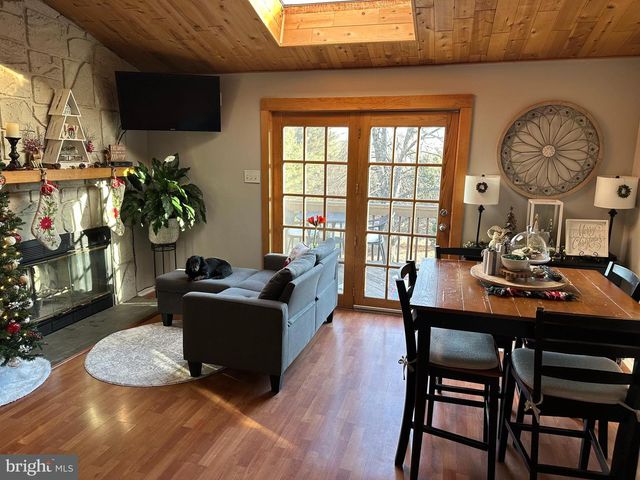 33 GREENRIDGE CIR, Newtown, PA 18940