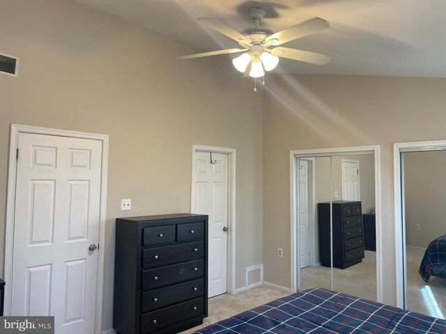 33 GREENRIDGE CIR, Newtown, PA 18940