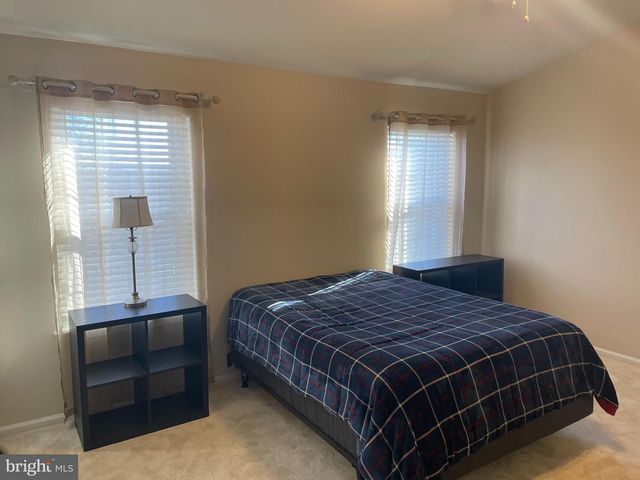 33 GREENRIDGE CIR, Newtown, PA 18940