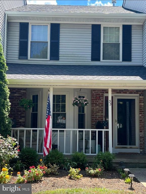 33 GREENRIDGE CIR, Newtown, PA 18940