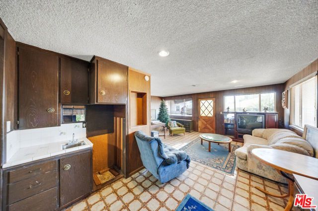 656 E Kirkwall Road, Glendora, CA 91740