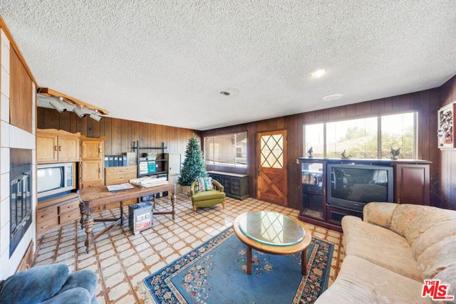 656 E Kirkwall Road, Glendora, CA 91740