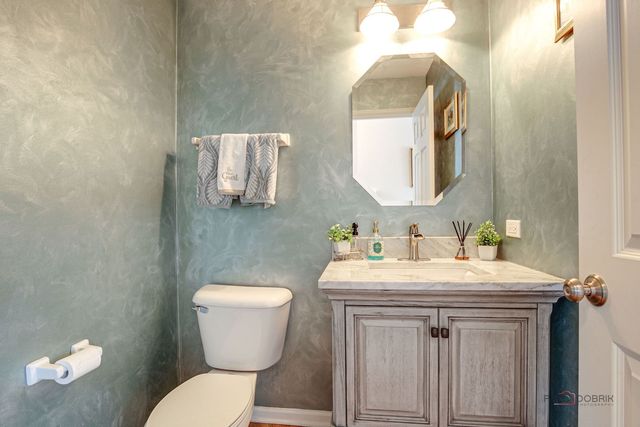 325 CEDAR RIDGE Drive, Lake Villa, IL 60046