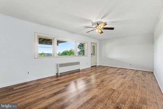 260 BLOSSOM HILL DR, Lancaster, PA 17601