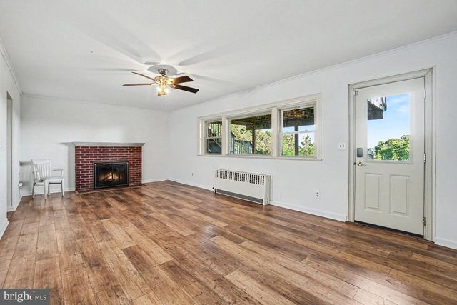 260 BLOSSOM HILL DR, Lancaster, PA 17601