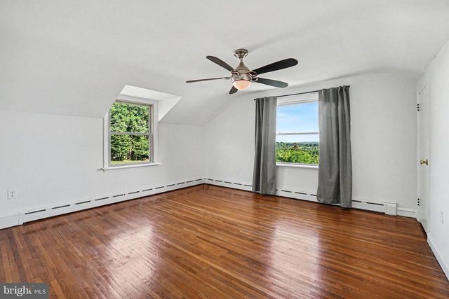 260 BLOSSOM HILL DR, Lancaster, PA 17601