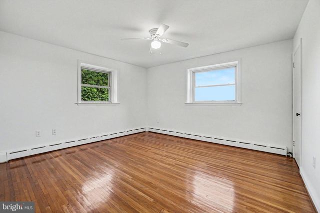 260 BLOSSOM HILL DR, Lancaster, PA 17601