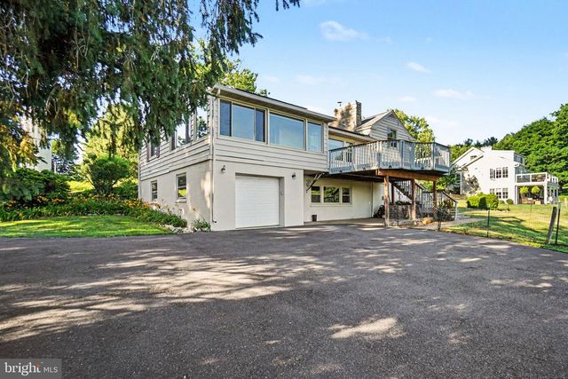 260 BLOSSOM HILL DR, Lancaster, PA 17601