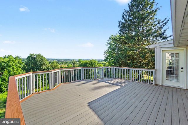 260 BLOSSOM HILL DR, Lancaster, PA 17601