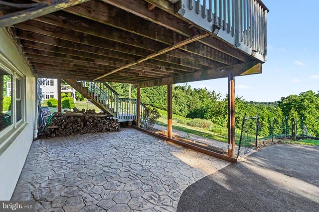 260 BLOSSOM HILL DR, Lancaster, PA 17601
