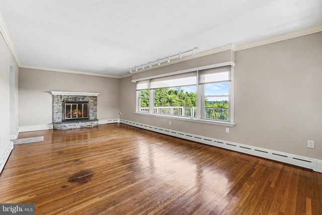 260 BLOSSOM HILL DR, Lancaster, PA 17601
