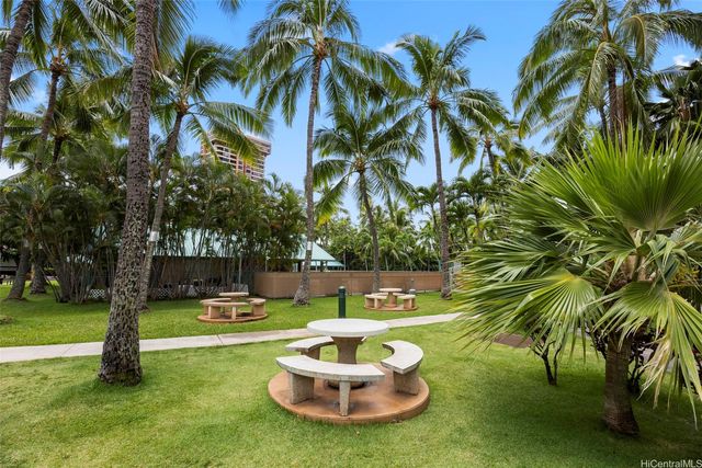 1080 Ala Napunani Street 216, Honolulu, HI 96818