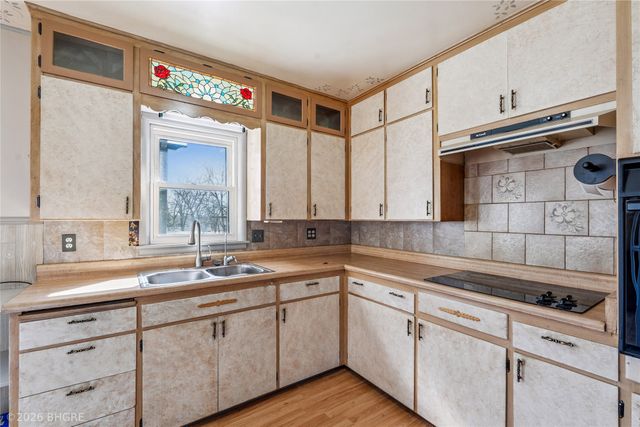 3811 E 29th Street, Des Moines, IA 50317